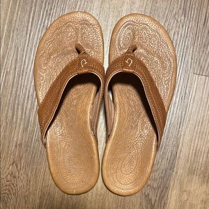 NWOT Olukai Women’s Leather Flip Flops - Size 7